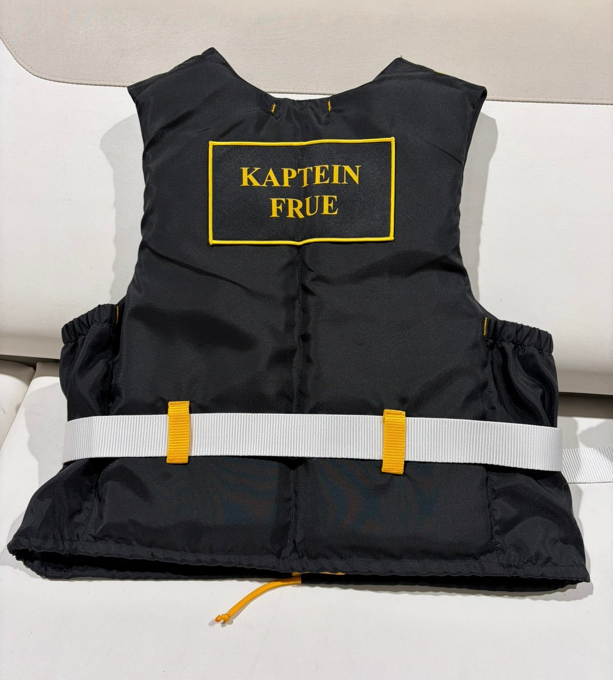Eima Partners Flytevest – Kaptein Frue